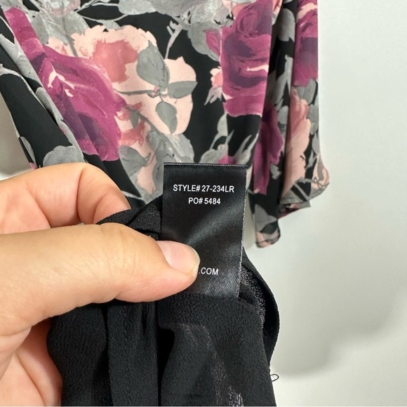 NWT Lulu’s What's Bloomin' Black Floral Print Romper - Picture 7 of 12